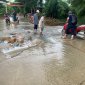 đập tràn (thuộc tuyến đường liên huyện) thôn Chiềng Nang, xã Giao An bị tác rác ở cống đập, nước ngập, mặt đập bị hỏng nặng, gây ảnh hưởng đến an toàn giao thông